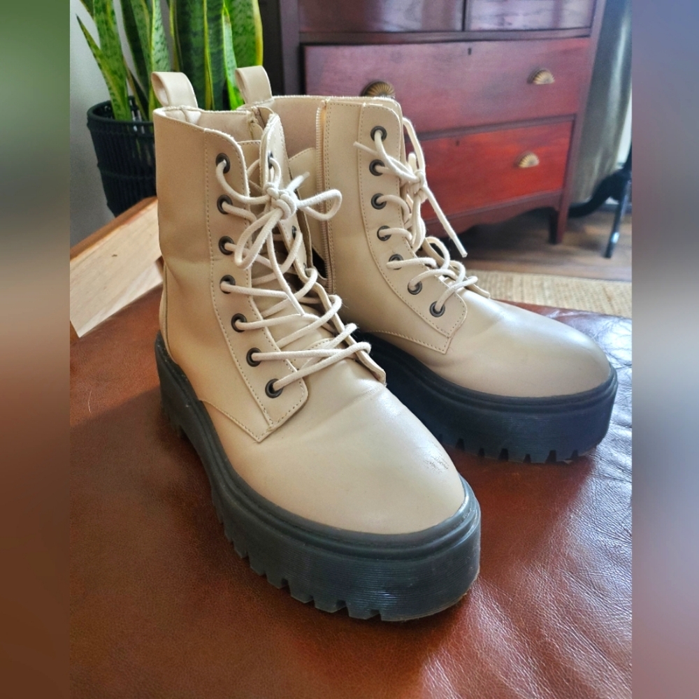 Chic White Platform Boots | Size [8] | Bold & Trendy